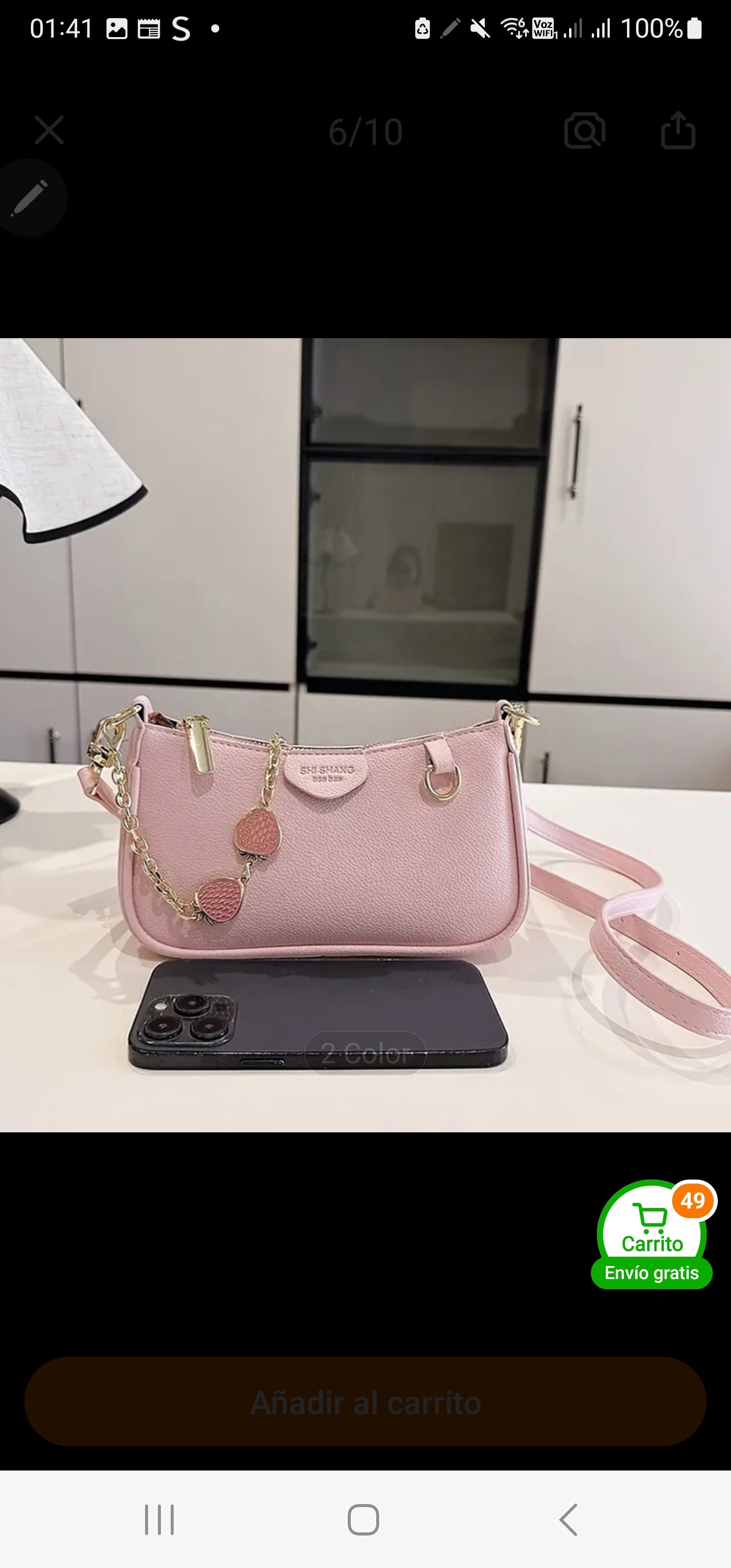 Cartera rosada con cadena y frutillas