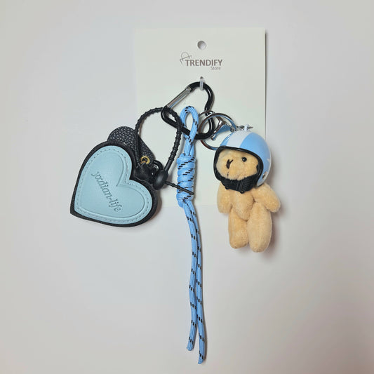 Llavero y Charm Osito con casco celeste