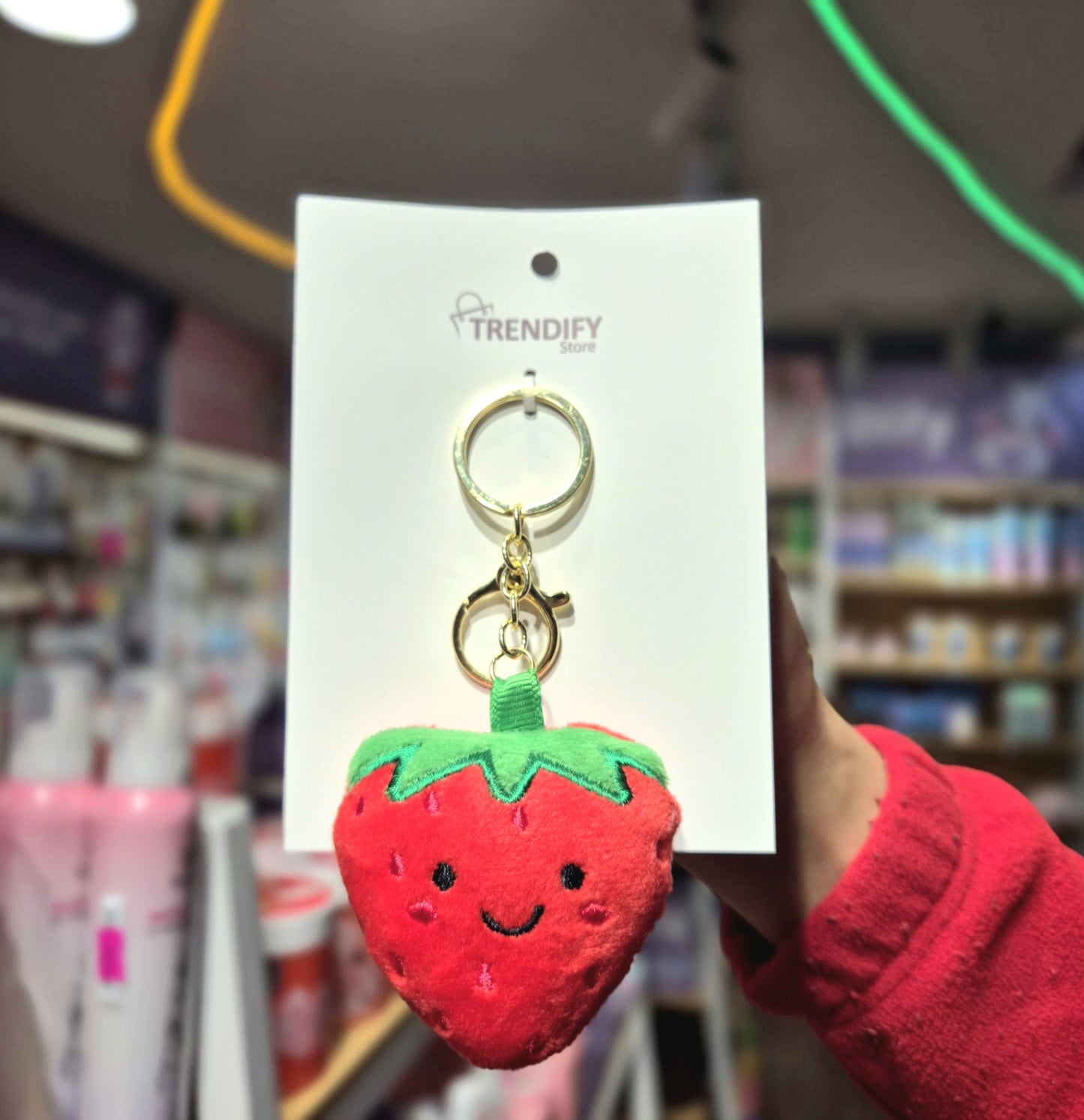 LLAVERO Y CHARM DE PELUCHE FRUTILLA