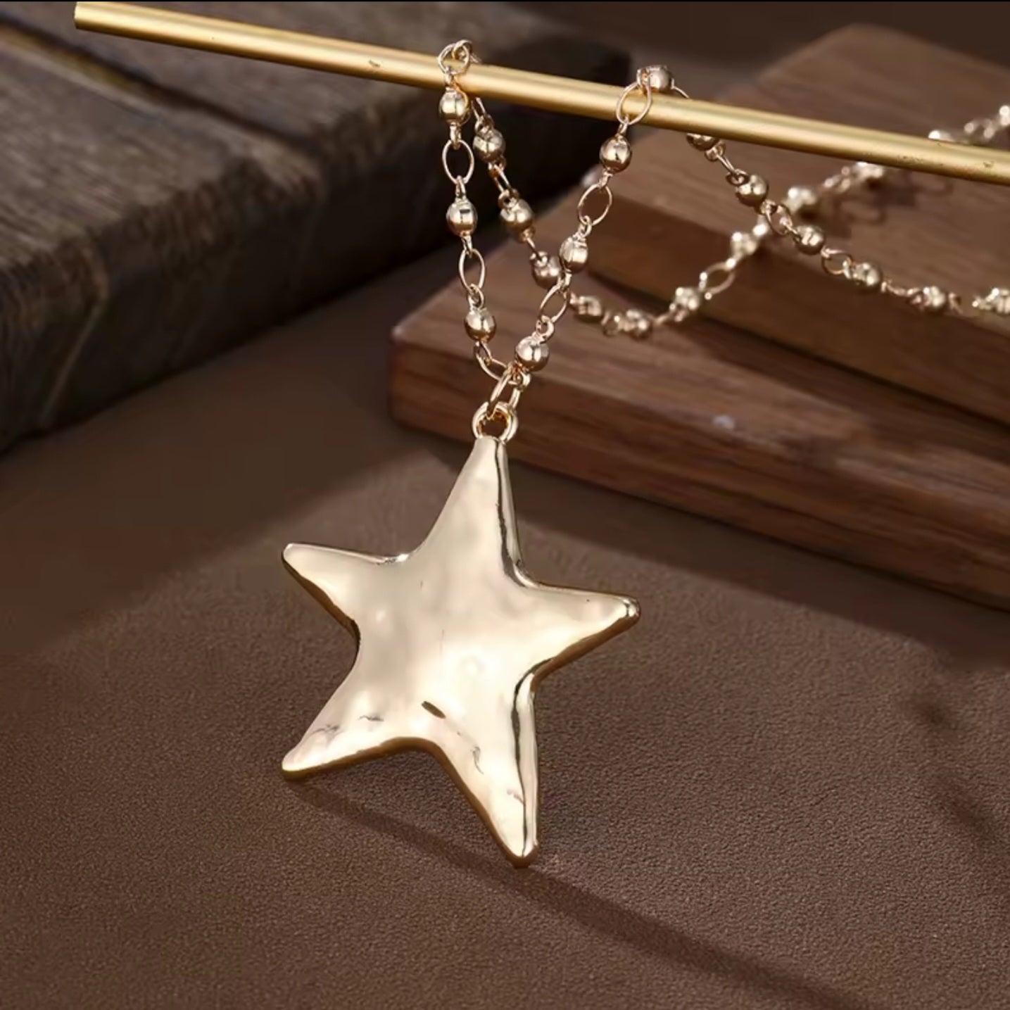 Collar dorado con colgante de Estrella