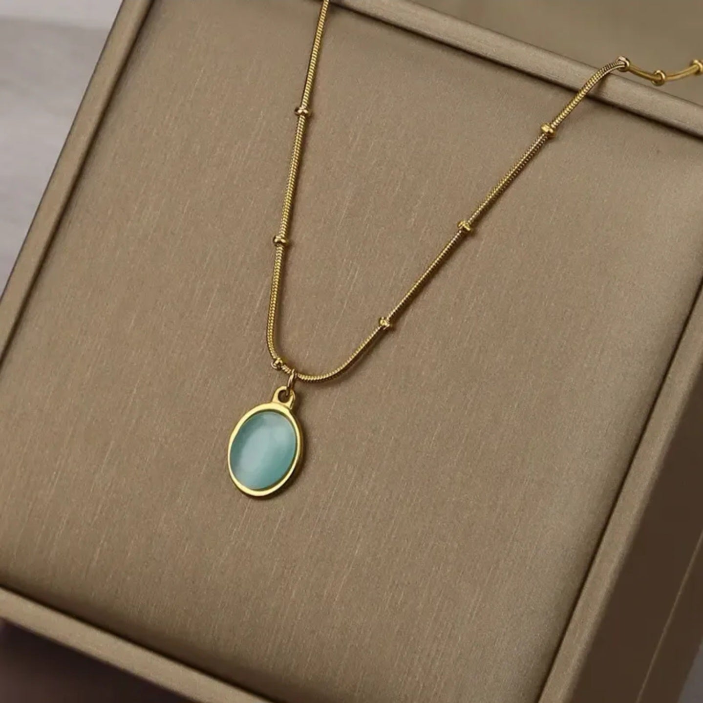 Collar con piedra verde Acero Inox
