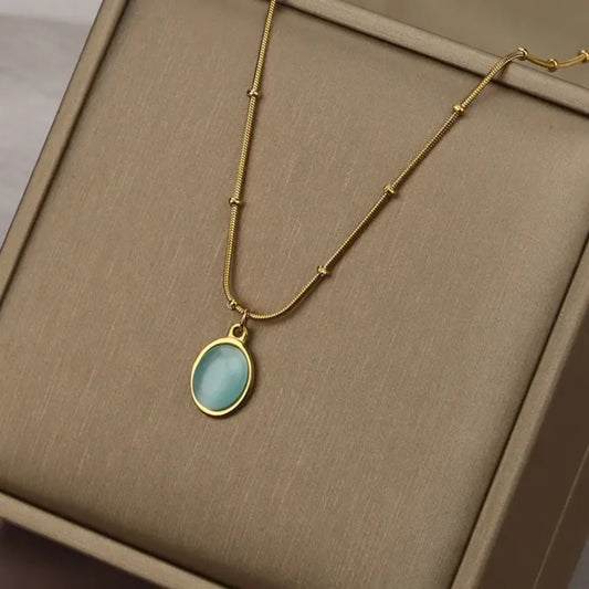 Collar con piedra verde Acero Inox